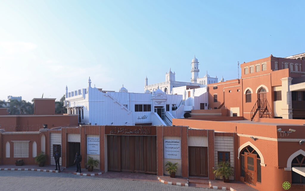 “To Perform Circuits Around the Qur’an”: The Promised Messiah’s Deep Love for the Holy Qur’an